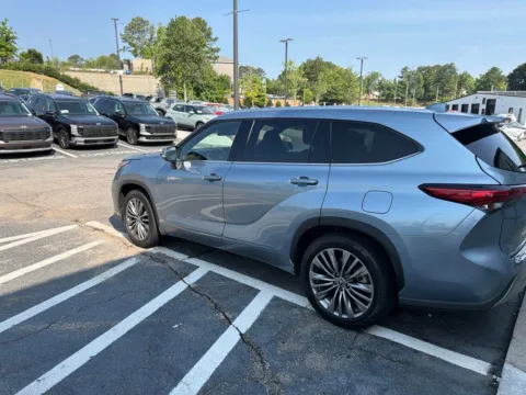 More photos of 2020 Toyota Highlander Hybrid Platinum at Southtowne Hyundai of Newnan, GA