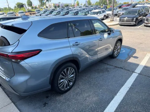 More photos of 2020 Toyota Highlander Hybrid Platinum at Southtowne Hyundai of Newnan, GA
