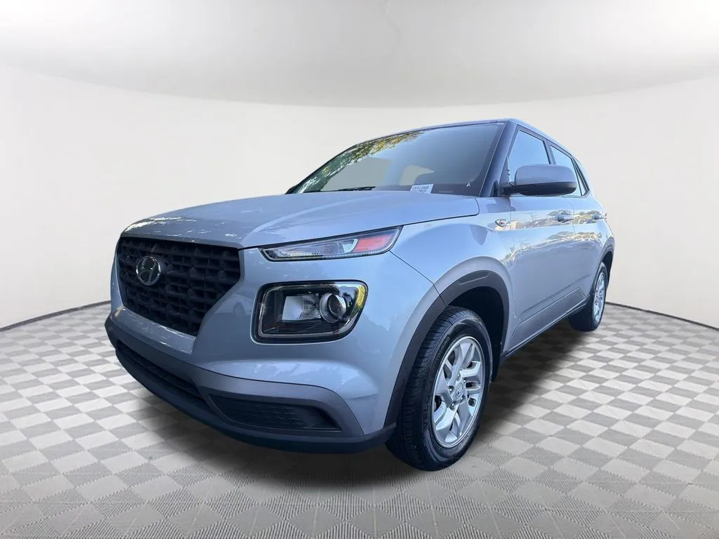 Silver 2021 Hyundai Venue SE for sale in Newnan, GA
