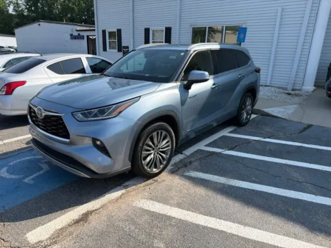 Photos of 2020 Toyota Highlander Hybrid Platinum for sale in Newnan, GA at Southtowne Hyundai of Newnan