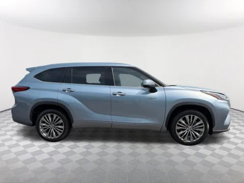 More photos of 2020 Toyota Highlander Hybrid Platinum at Southtowne Hyundai of Newnan, GA