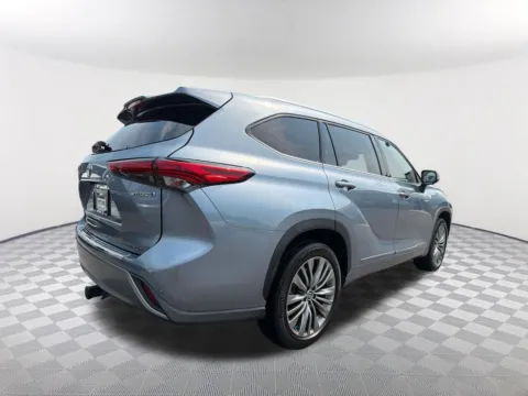 More photos of 2020 Toyota Highlander Hybrid Platinum at Southtowne Hyundai of Newnan, GA