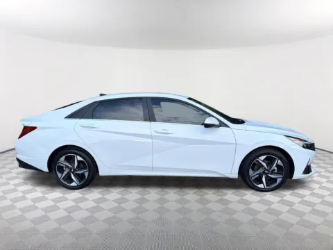 More photos of 2023 Hyundai Elantra Hybrid Limited at Southtowne Hyundai of Newnan, GA
