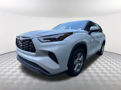 White 2022 Toyota Highlander L for sale in Newnan, GA