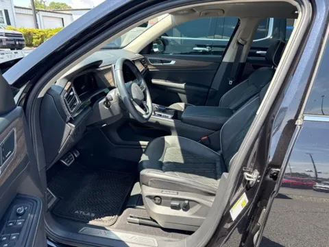 More photos of 2024 Volkswagen Atlas 2.0T SEL Premium R-Line at Southtowne Hyundai of Newnan, GA