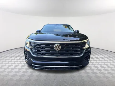 Photos of 2024 Volkswagen Atlas 2.0T SEL Premium R-Line for sale in Newnan, GA at Southtowne Hyundai of Newnan