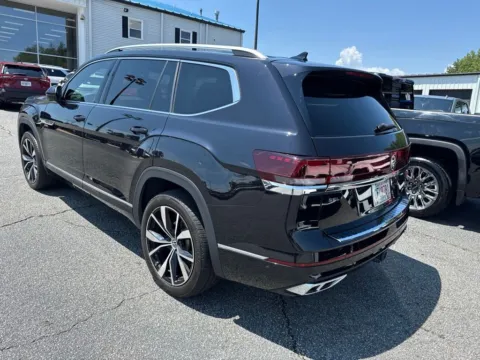 Photos of 2024 Volkswagen Atlas 2.0T SEL Premium R-Line for sale in Newnan, GA at Southtowne Hyundai of Newnan