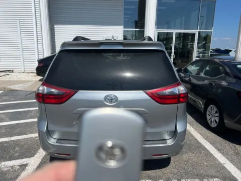 More photos of 2020 Toyota Sienna XLE at Southtowne Hyundai of Newnan, GA