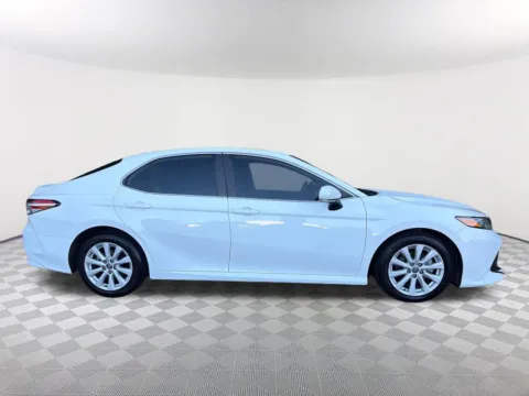 More photos of 2020 Toyota Camry LE at Southtowne Hyundai of Newnan, GA