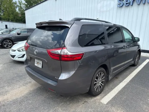 More photos of 2020 Toyota Sienna XLE at Southtowne Hyundai of Newnan, GA