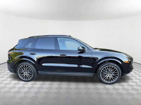 More photos of 2020 Porsche Cayenne at Southtowne Hyundai of Newnan, GA