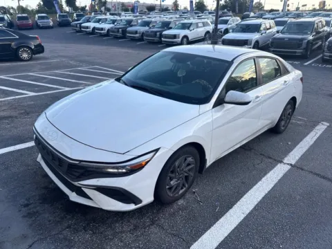 White 2024 Hyundai Elantra SEL for sale in Newnan, GA