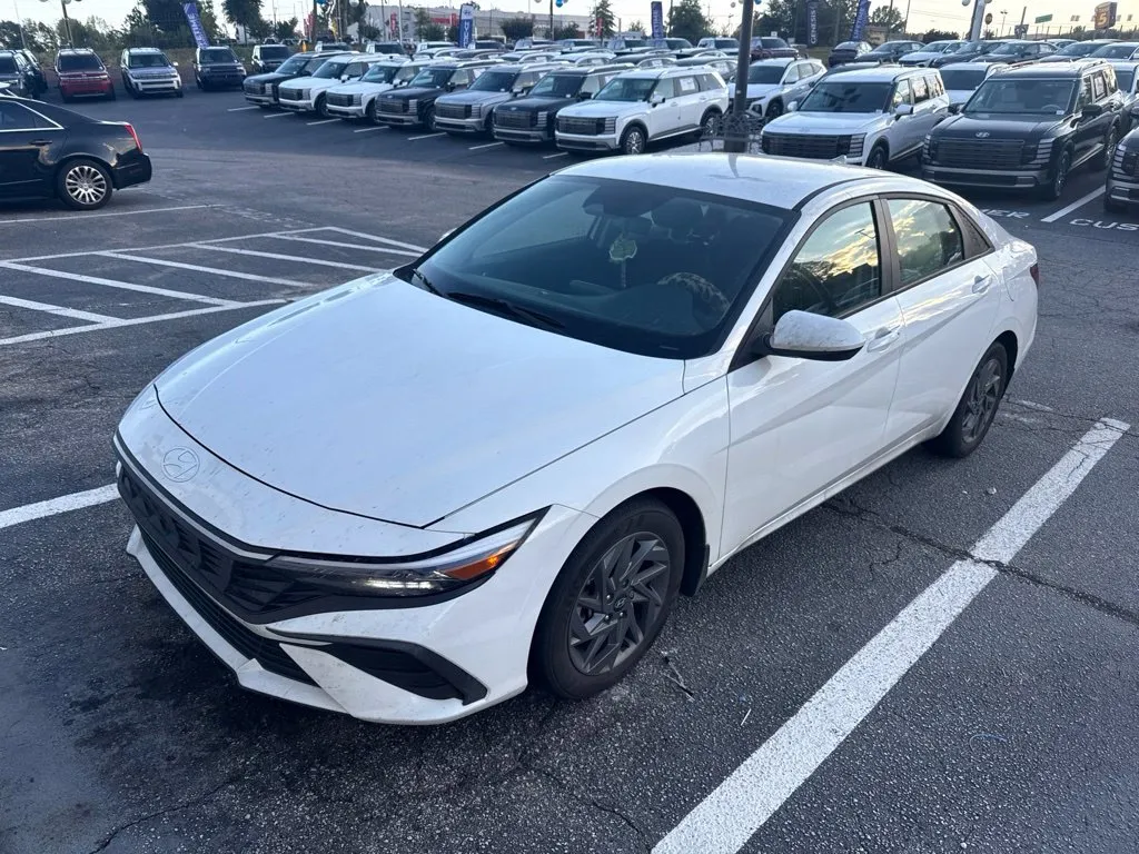 White 2024 Hyundai Elantra SEL for sale in Newnan, GA