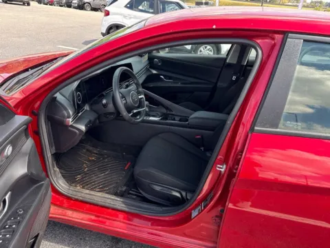 More photos of 2023 Hyundai Elantra SEL at Southtowne Hyundai of Newnan, GA