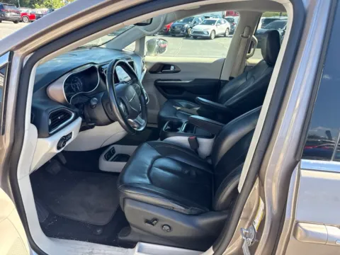 More photos of 2017 Chrysler Pacifica Touring L at Southtowne Hyundai of Newnan, GA