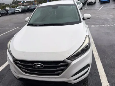 White 2018 Hyundai Tucson SE for sale in Newnan, GA