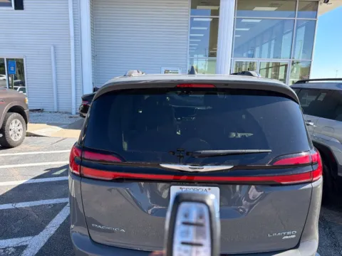 More photos of 2021 Chrysler Pacifica Limited at Southtowne Hyundai of Newnan, GA