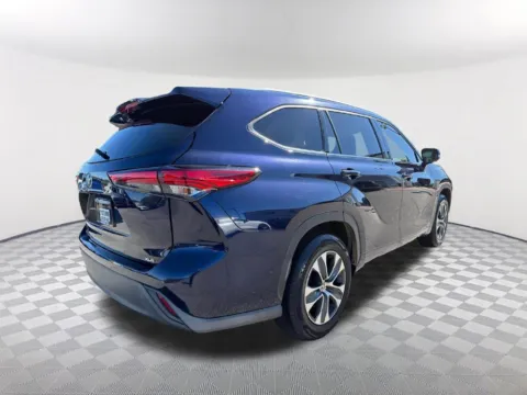 More photos of 2022 Toyota Highlander XLE at Southtowne Hyundai of Newnan, GA