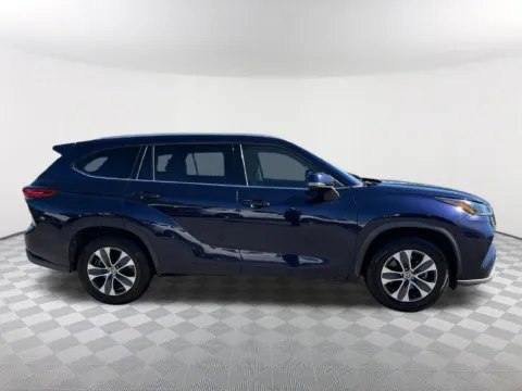 More photos of 2022 Toyota Highlander XLE at Southtowne Hyundai of Newnan, GA