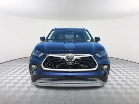 Photos of 2022 Toyota Highlander XLE for sale in Newnan, GA at Southtowne Hyundai of Newnan