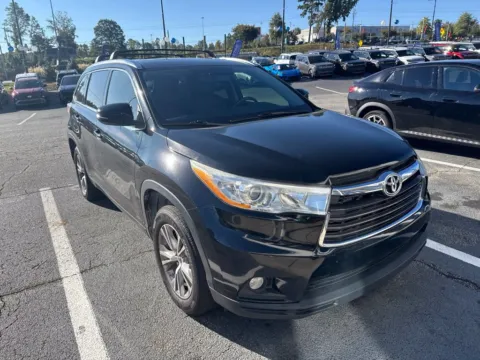 Photos of 2014 Toyota Highlander XLE V6 for sale in Newnan, GA at Southtowne Hyundai of Newnan