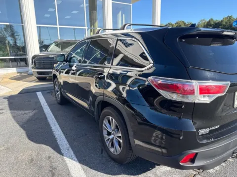 More photos of 2014 Toyota Highlander XLE V6 at Southtowne Hyundai of Newnan, GA