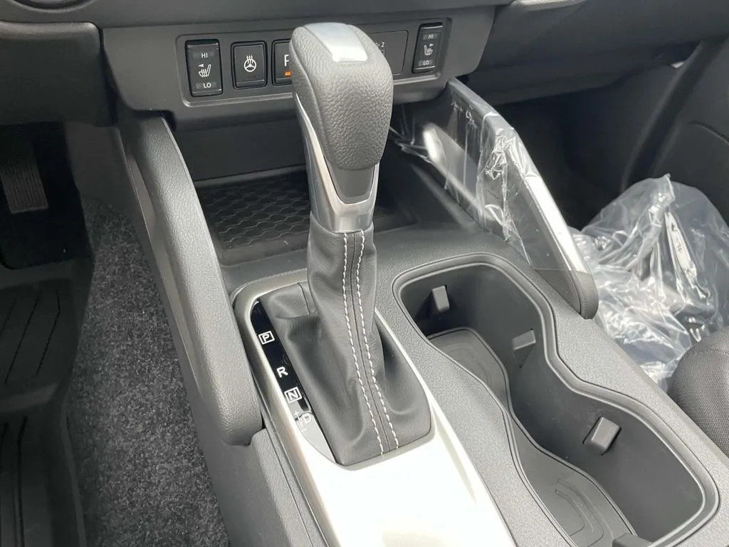 2025 Nissan Frontier SV - Photo 21