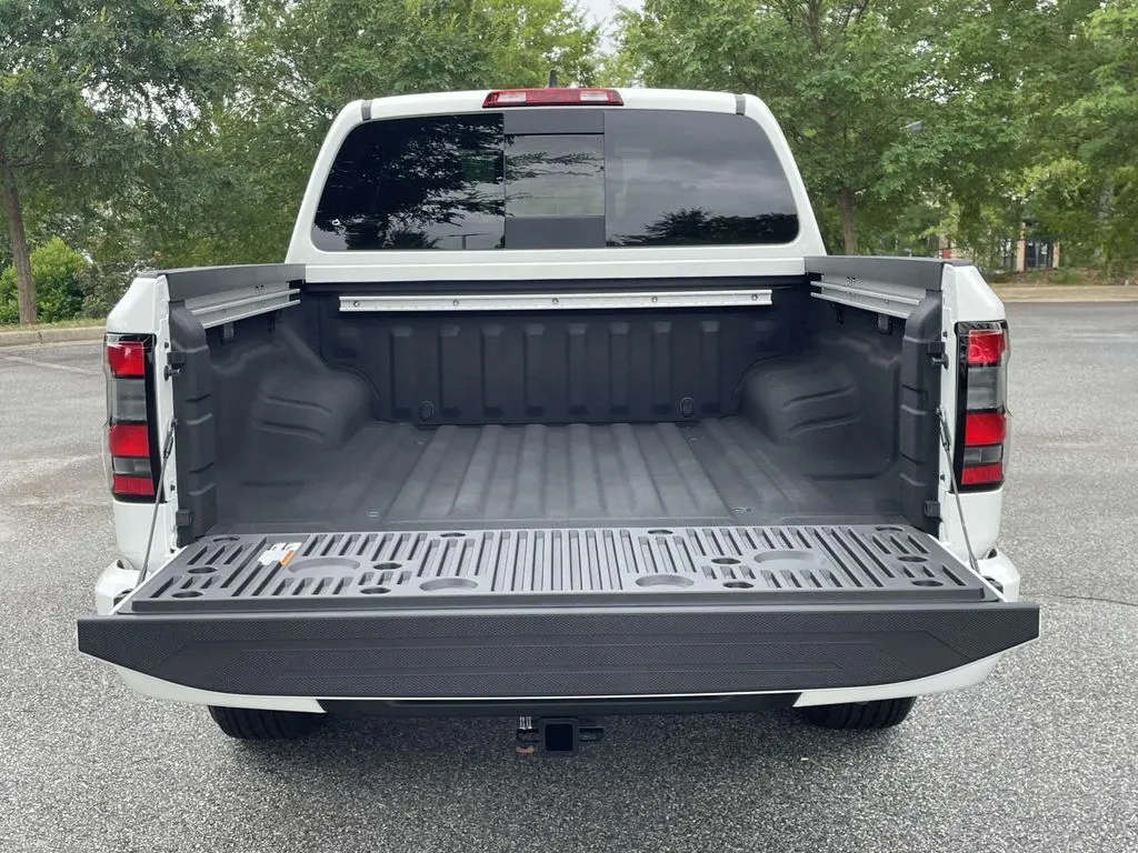 2025 Nissan Frontier SV - Photo 8