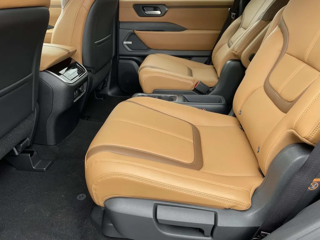 2025 Nissan Armada SL - Photo 11