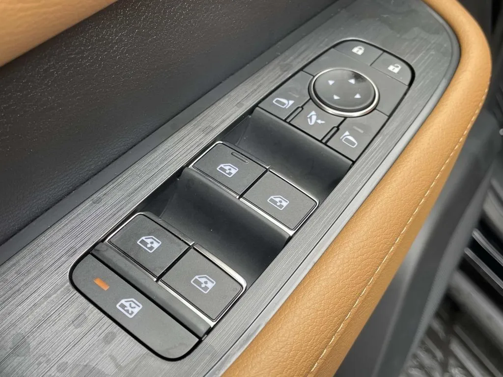 2025 Nissan Armada SL - Photo 13