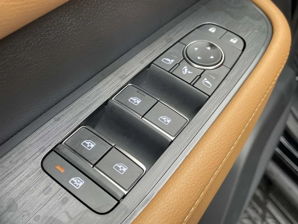 2025 Nissan Armada SL - Photo 13