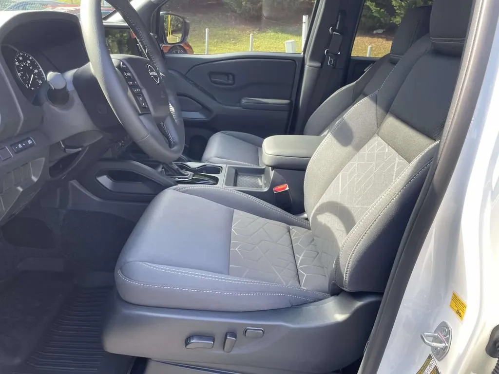 2026 Nissan Frontier SV - Photo 17