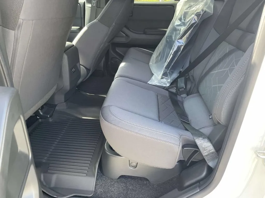 2026 Nissan Frontier SV - Photo 9
