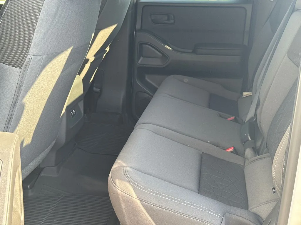 2026 Nissan Frontier SV - Photo 18