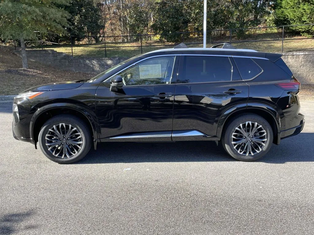2026 Nissan Rogue Platinum - Photo 2