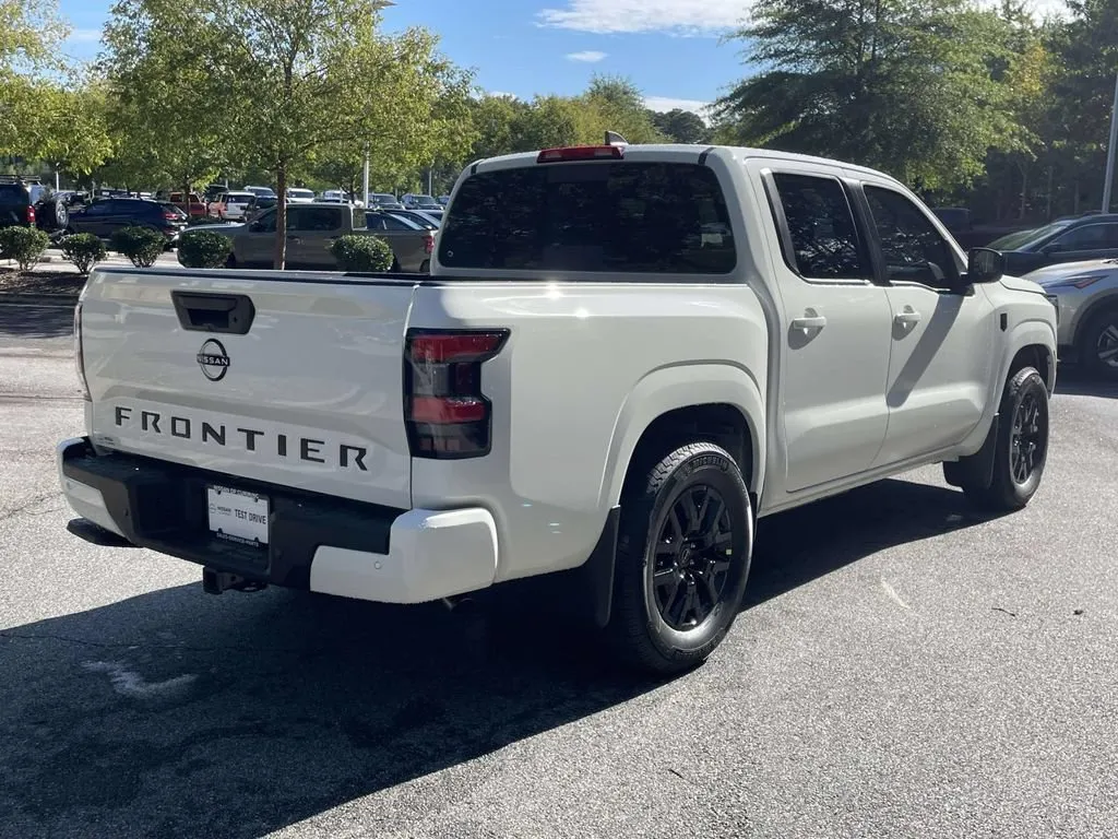 2026 Nissan Frontier SV - Photo 6
