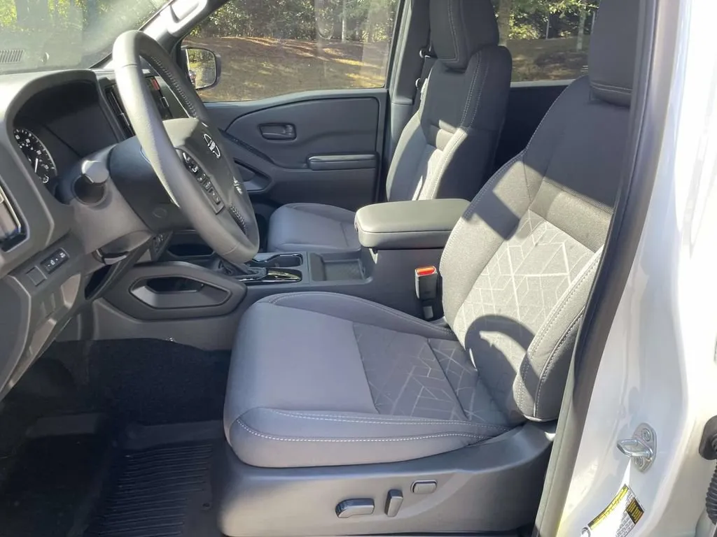 2026 Nissan Frontier SV - Photo 17