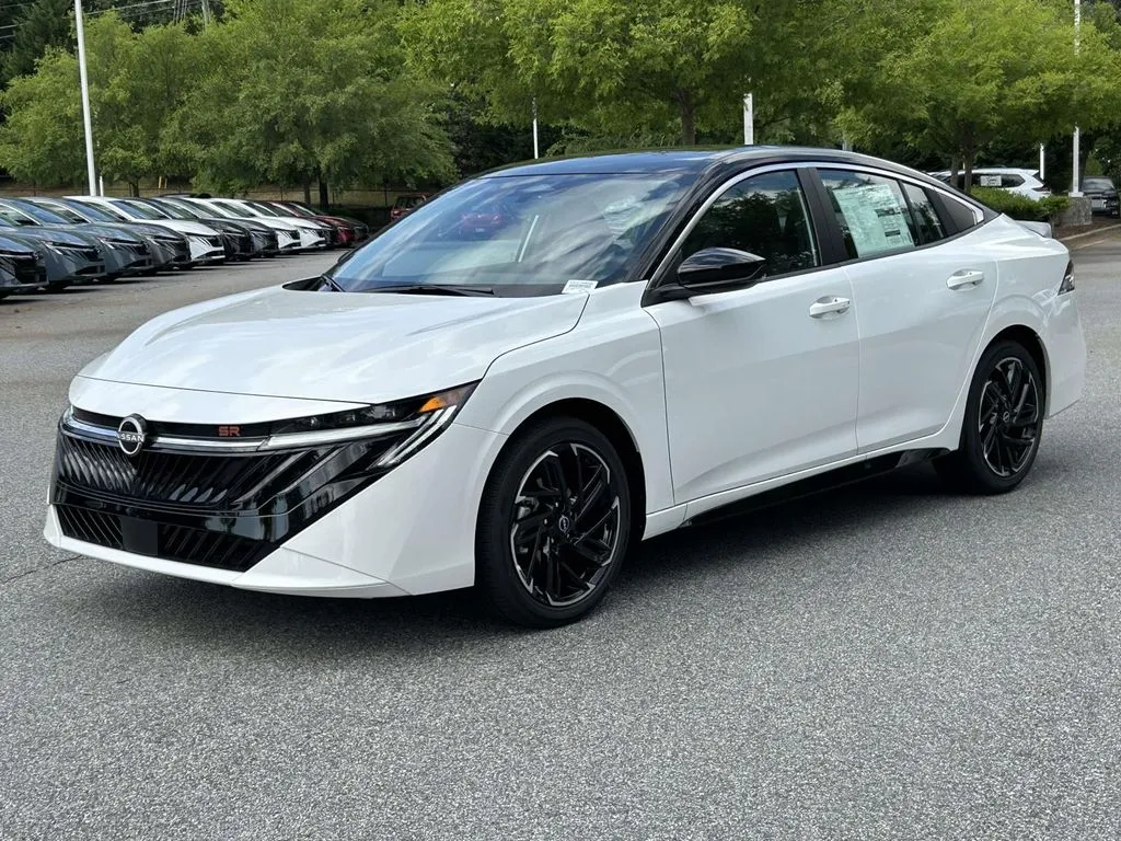 2026 Nissan Sentra SR CVT's photo