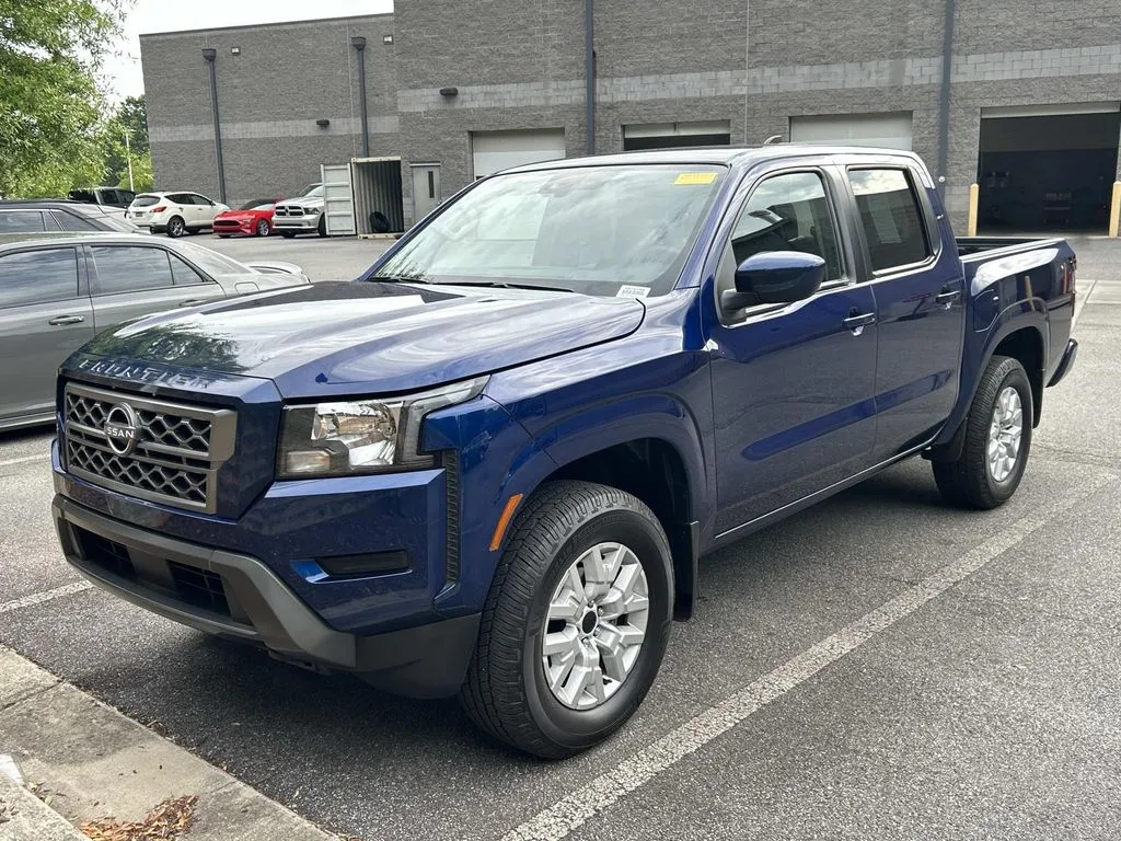 2022 Nissan Frontier SV Crew Cab 4X4 SWB's photo