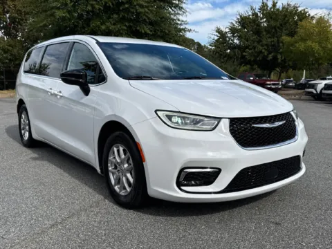 More photos of 2025 Chrysler Pacifica Limited at Nissan Of Cumming, GA