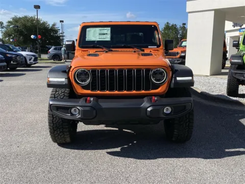 More photos of 2025 Jeep Gladiator Rubicon at Step One Chrysler Dodge Jeep Ram Fiat Crestview, FL