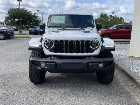 More photos of 2025 Jeep Gladiator Rubicon at Step One Chrysler Dodge Jeep Ram Fiat Crestview, FL