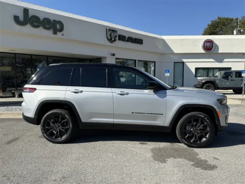 More photos of 2025 Jeep Grand Cherokee Limited at Step One Chrysler Dodge Jeep Ram Fiat Crestview, FL