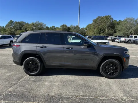 More photos of 2025 Jeep Grand Cherokee at Step One Chrysler Dodge Jeep Ram Fiat Crestview, FL