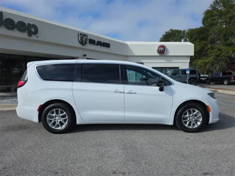 More photos of 2026 Chrysler Pacifica Select at Step One Chrysler Dodge Jeep Ram Fiat Crestview, FL
