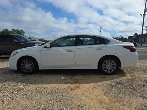 More photos of 2018 Nissan Altima 2.5 S at Step One Chrysler Dodge Jeep Ram Fiat Crestview, FL
