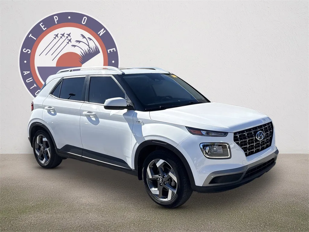 White 2023 Hyundai Venue SEL for sale in Crestview, FL