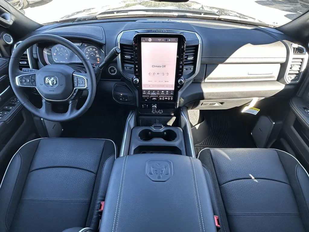 2026 RAM 3500 Laramie - Photo 14