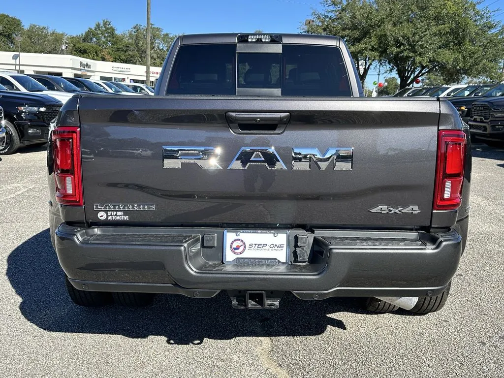 2026 RAM 3500 Laramie - Photo 7
