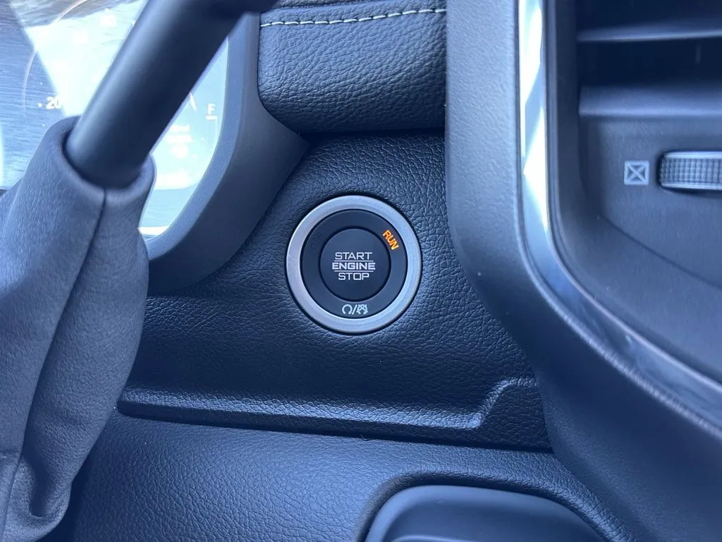 2026 RAM 3500 Laramie - Photo 30